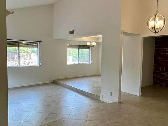 5th image of 214 W Wood Dr