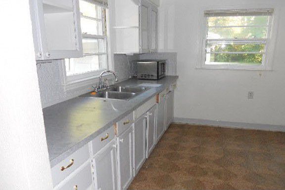 3rd image of 2307 Byrd Dr