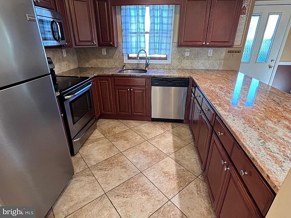 3rd image of 47 Neptune Ln