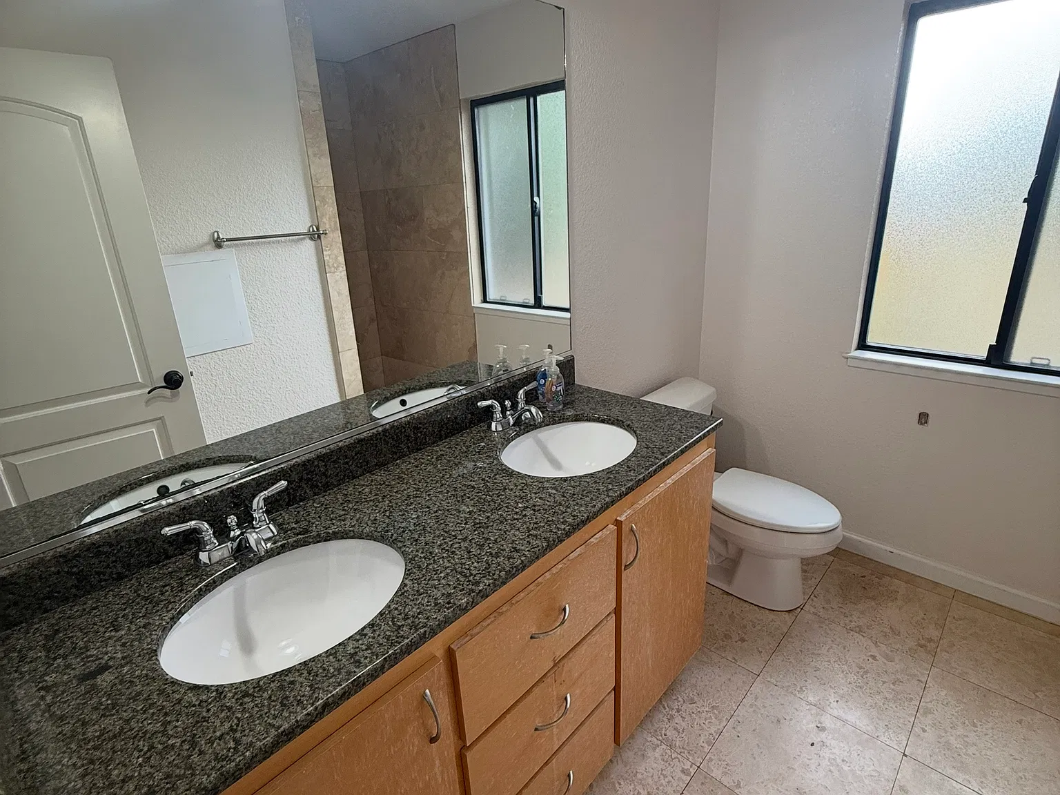 6 bed, 2600 sqft, $1,295 — Photo 4