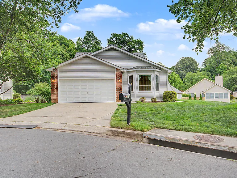 2501 Eastern Point Ct — Photo 1