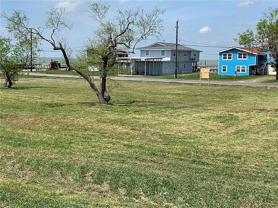 2nd image of 213-217 Copano Ridge Rd