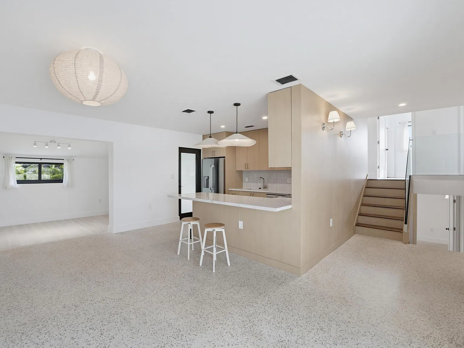 4 bed, 2140 sqft, $5,000 — Photo 3