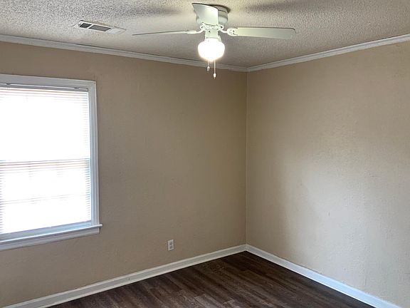 4th image of 1536 Delano Ave