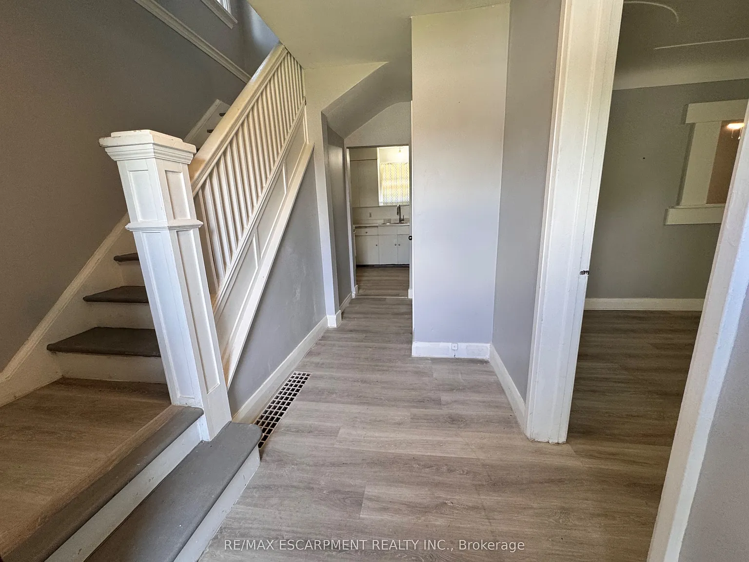 3 bed, $2,700 — Photo 2