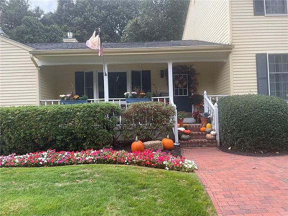 5th image of 131 Larchwood Dr