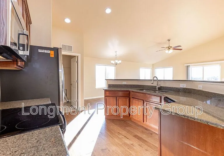 2650 Bridle Dr — Photo 3