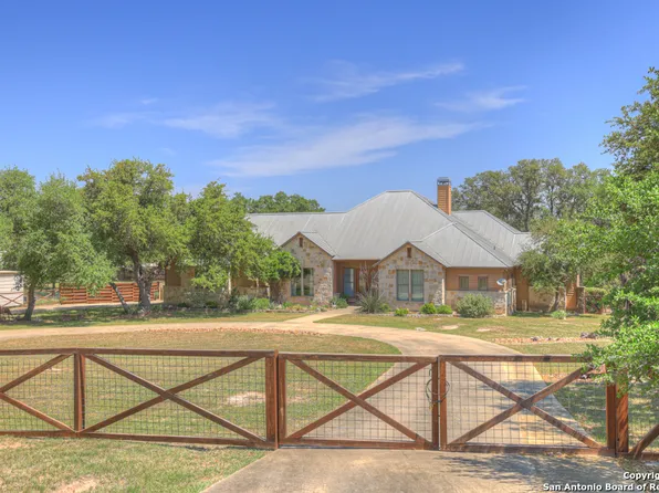 807 Lake Island, Canyon Lake, TX 78133