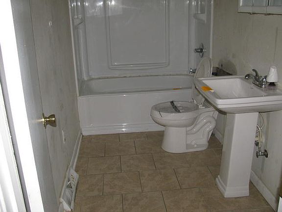5th image of 1403 Abbott St NW