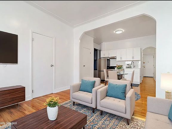 2nd image of 160 Waverly Pl APT 20