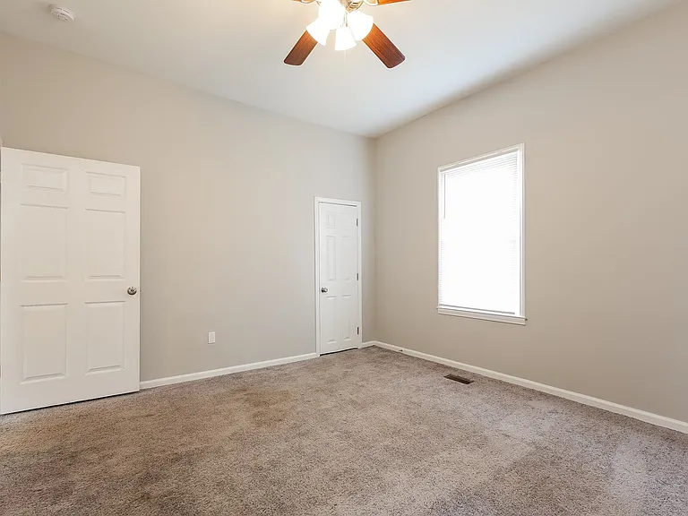 1471979_025_main_bedroom_13334081.jpg
