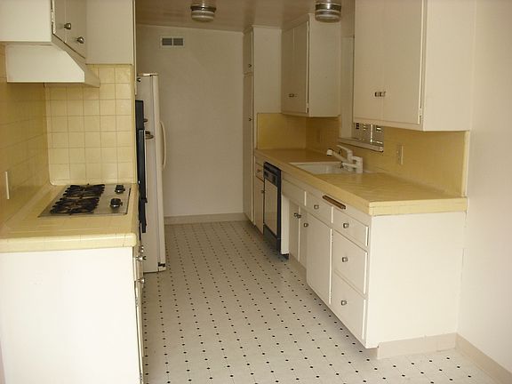 3rd image of 2249 W 231st St