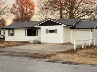 1006 N Merchant St, Effingham, IL 62401
