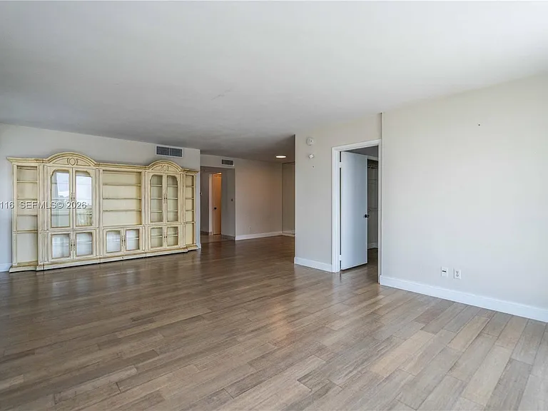 9500 W Bay Harbor Dr #7D — Photo 7