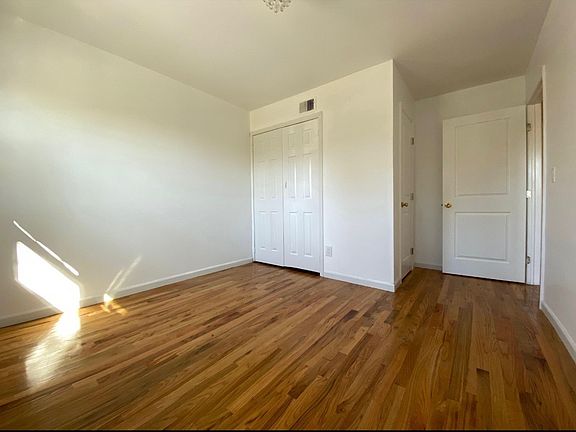 4th image of 164 Beach Rd #A