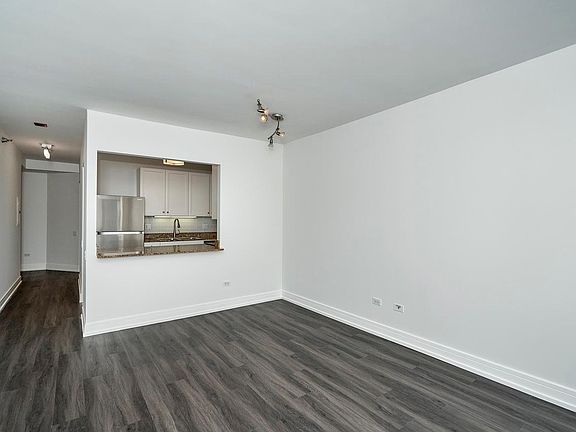 4th image of 400 N Lasalle St Unit 3906