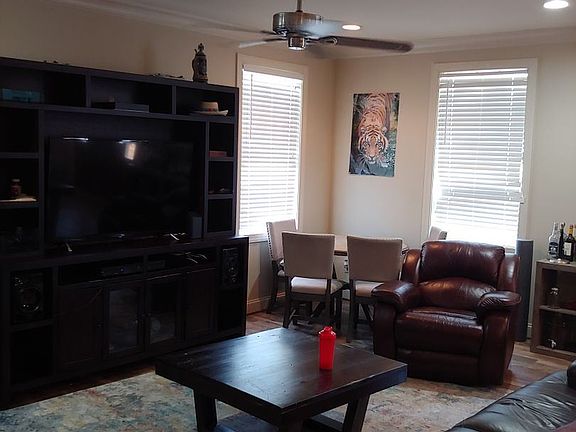 2nd image of 11 Parkview Dr #10