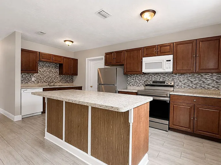7702 Arezzo Ave — Photo 3
