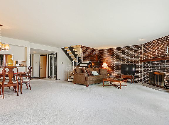 3rd image of 8278 Stonehenge Dr