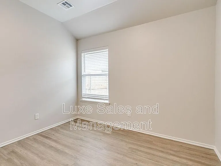 8012 NW 105th Ter — Photo 17