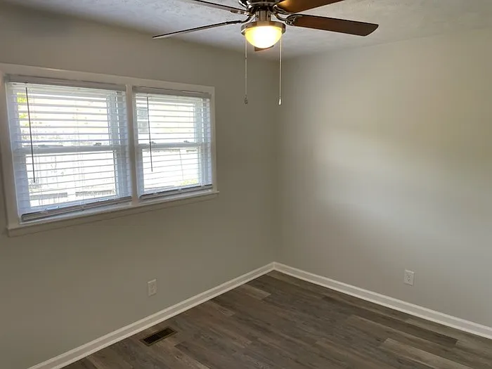886 Southview Cir — Photo 11