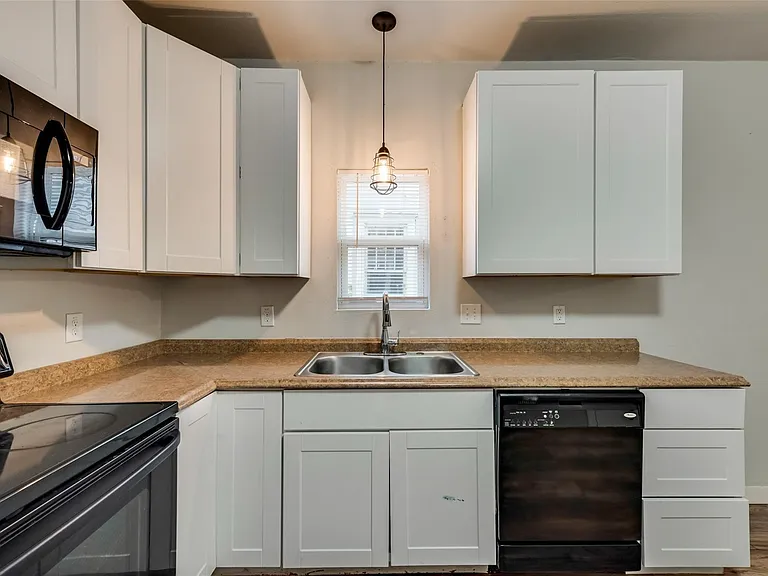 626 W Crawford St #101 — Photo 6