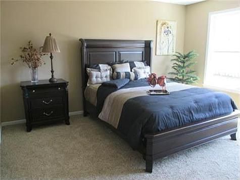 4th image of 76 Continental Dr