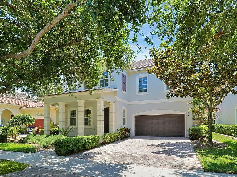 112 Dunmore Dr — Photo 3