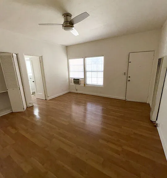 439 N Van Ness Ave — Photo 3
