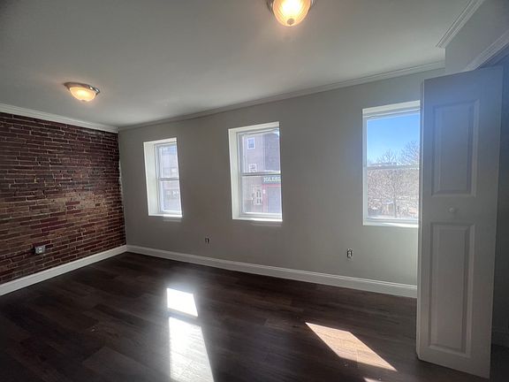 4th image of 315 Meridian St #2