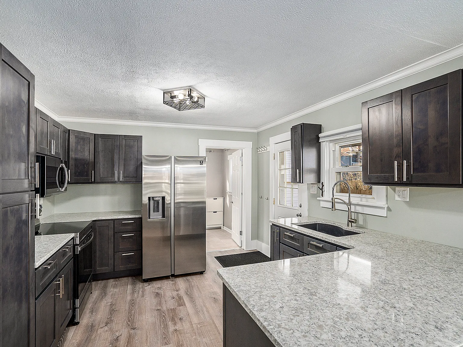 3 bed, 1212 sqft, $1,950 — Photo 4