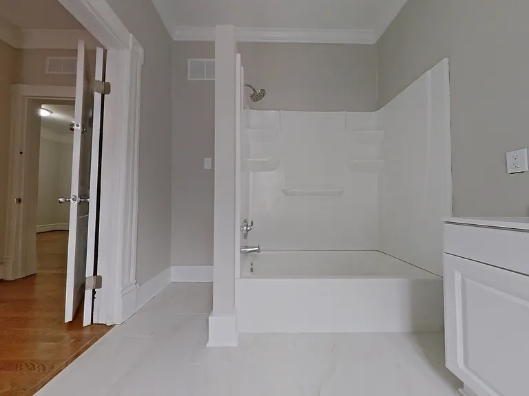 304 Oakwood St — Photo 21