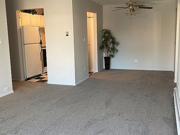 5th image of 9S125 Lake Dr #203