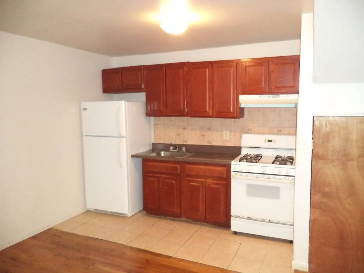 1 bed, 1.0 bath, $2,300 — Photo 2