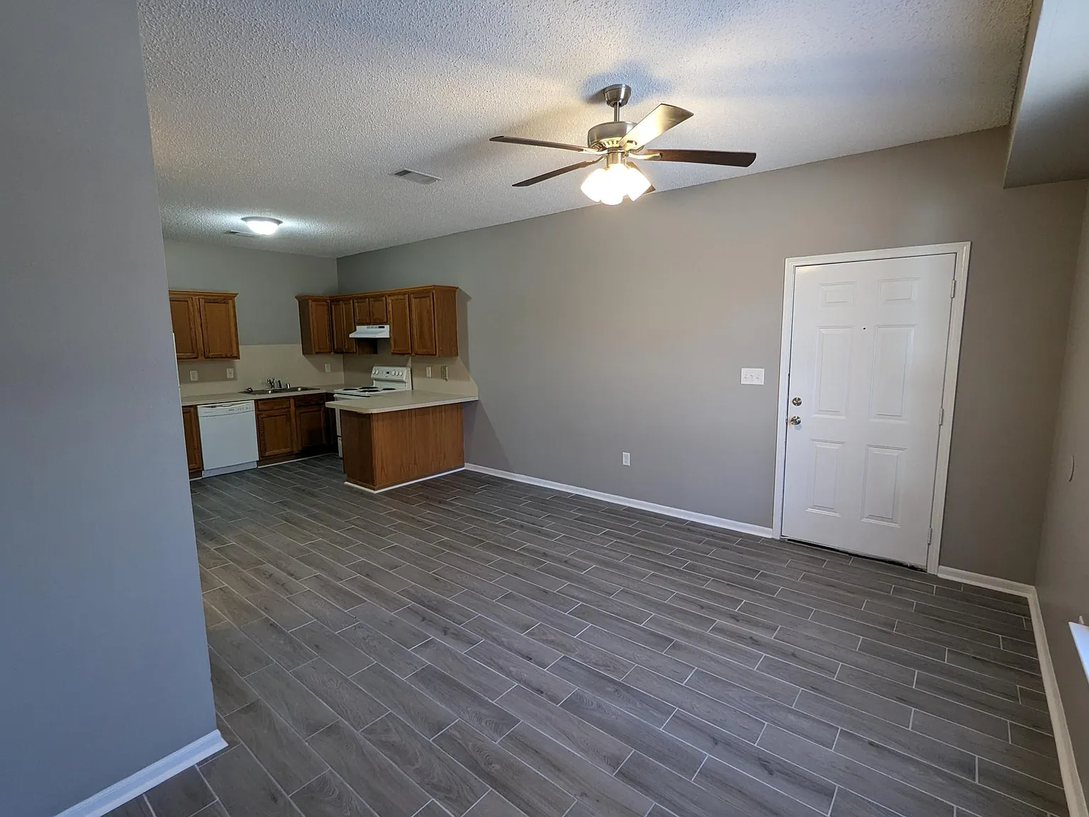 2 bed, 950 sqft, $875 — Photo 2