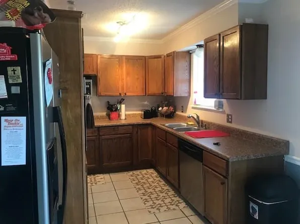 1041 SW 3rd St, Moore, OK 73160