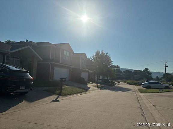 Exterior Neighborhood (street photo)