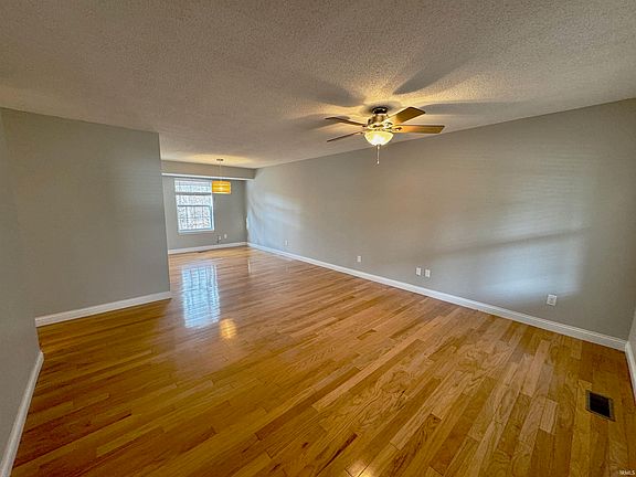 5th image of 2104 S Azalea Ln