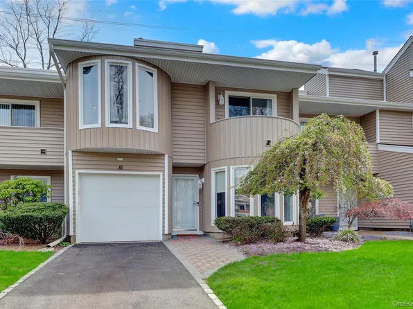 15 Kristin Lane, Hauppauge, NY 11788
