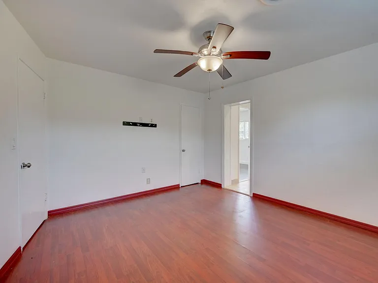 3919 Grant St — Photo 2