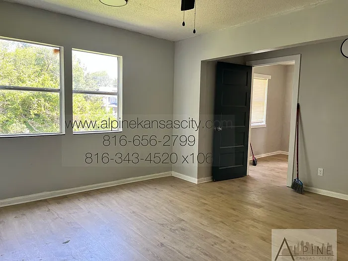 2 bed, 1.0 bath, 800 sqft, $850 — Photo 2