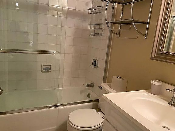 4th image of 150 W 51st St APT 1202