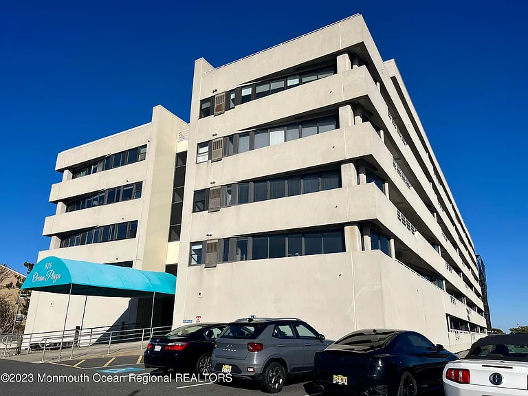 525 Ocean Blvd #405 — Photo 2