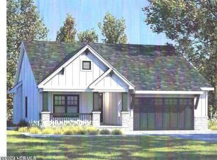 303 E Theriault Ct, Jacksonville, NC 28540