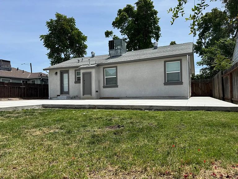 151 Hollywood Ave — Photo 8