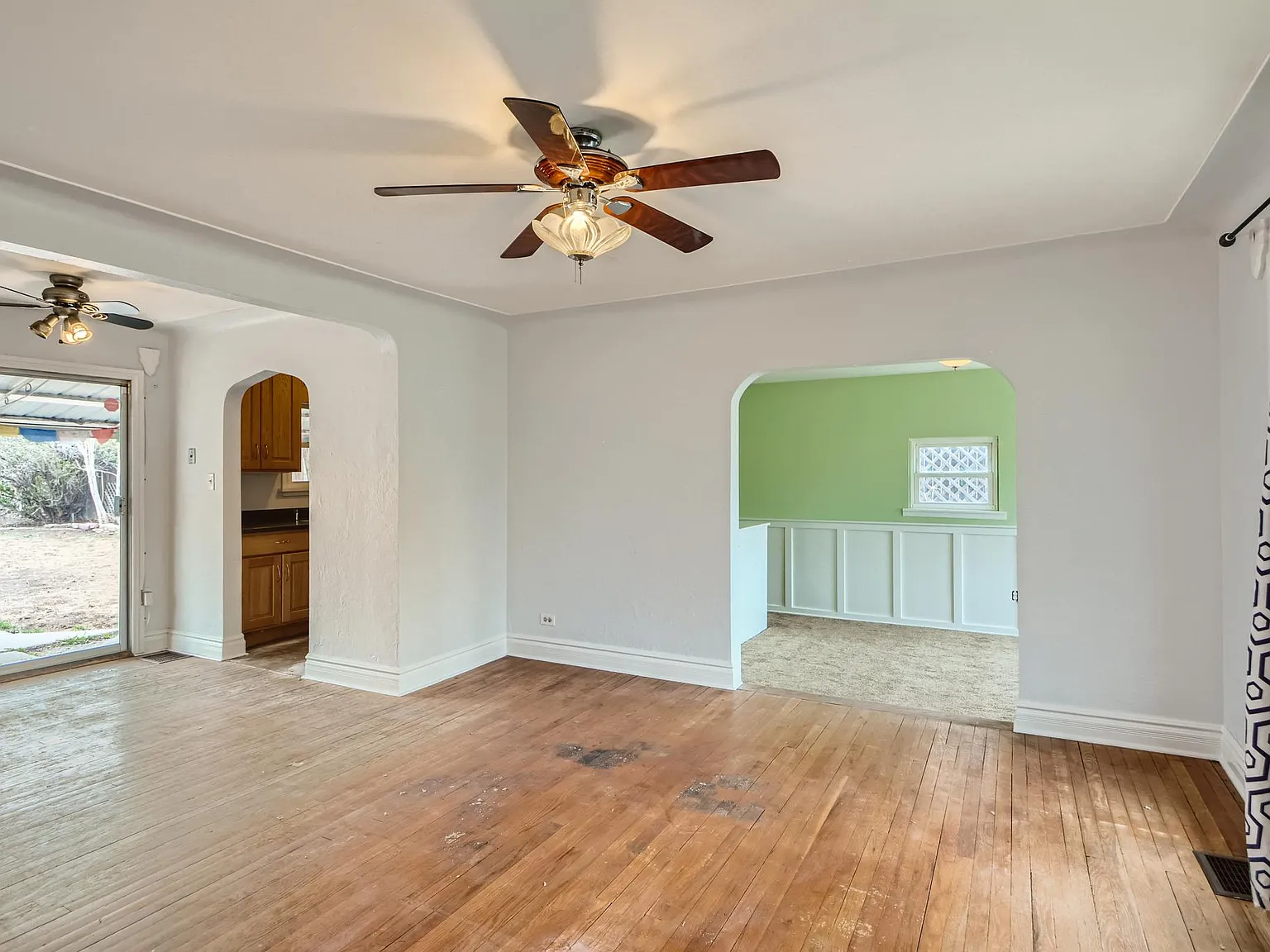 3 bed, 1350 sqft, $2,700 — Photo 4