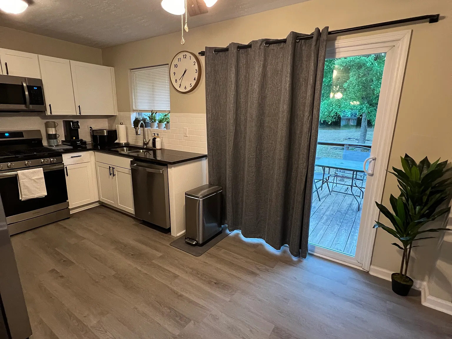 3 bed, 1200 sqft, $2,000 — Photo 3