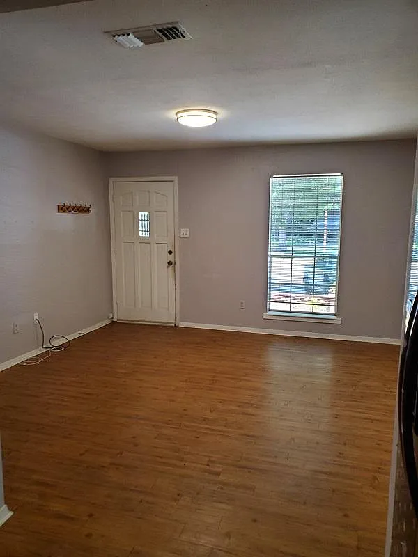 204 Hillcrest Ter — Photo 3
