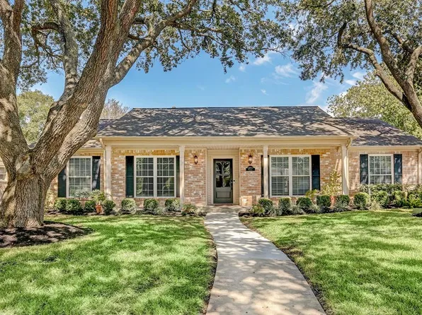 11854 Westmere Dr, Houston, TX 77077