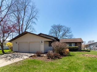 530 S Walnut Ln, Schaumburg, IL 60193